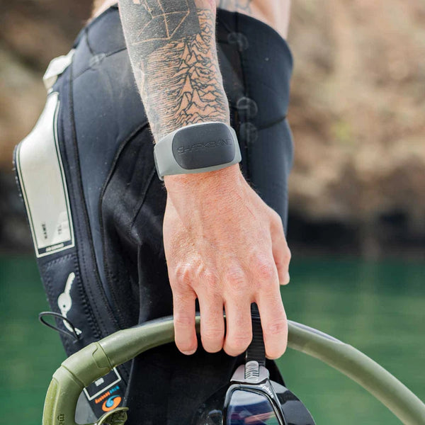 SHARKBANZ 2 – WEARABLE SHARK DETERRENT&nbsp;Slate /Black&nbsp; SHARKBANZ 2 – WEARABLE SHARK DETERRENT Slate /Black surfing accessories surferswarehouse.myshopify.com